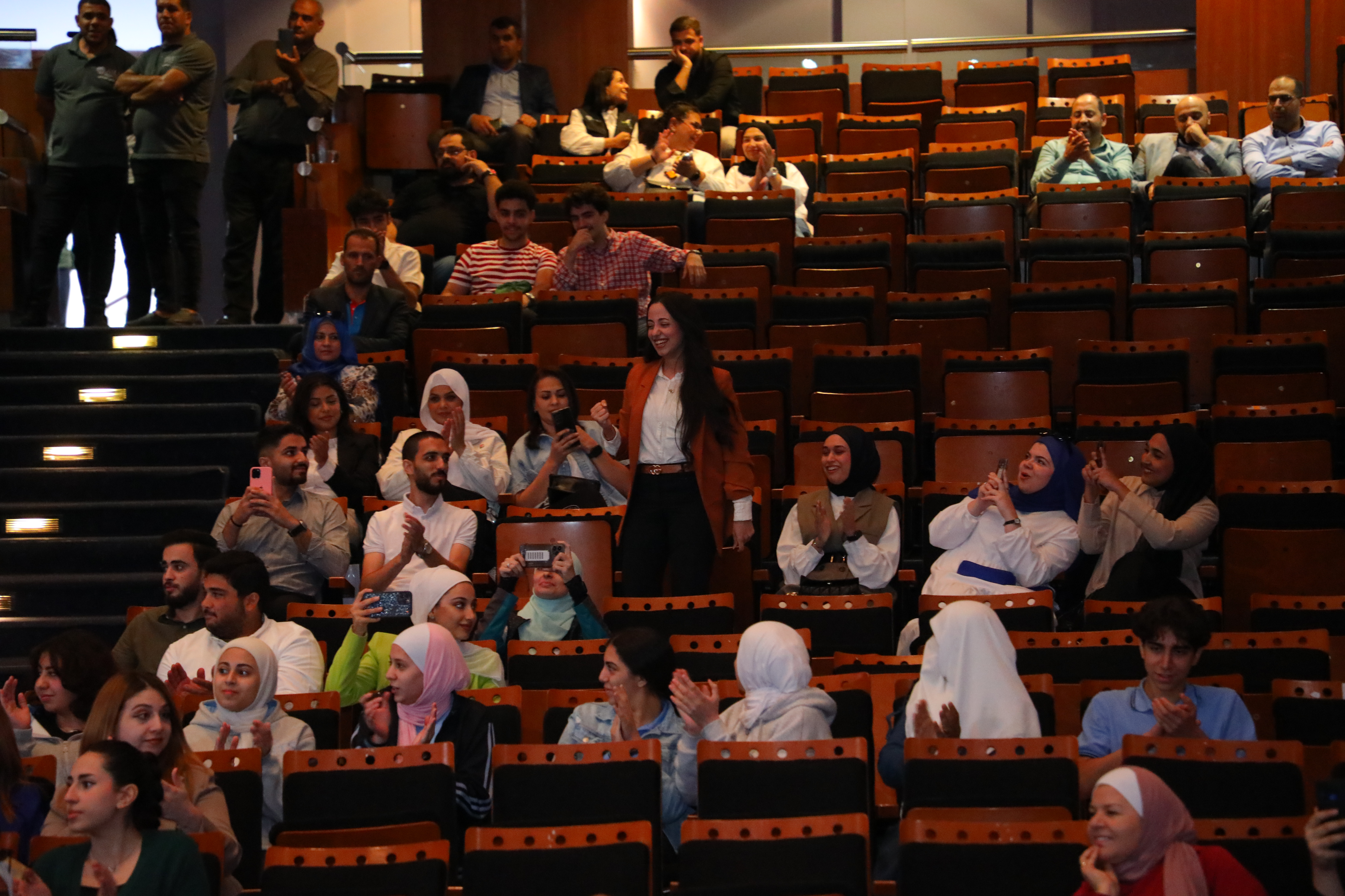 Madar Al-Saa Images 0.7368135137715632