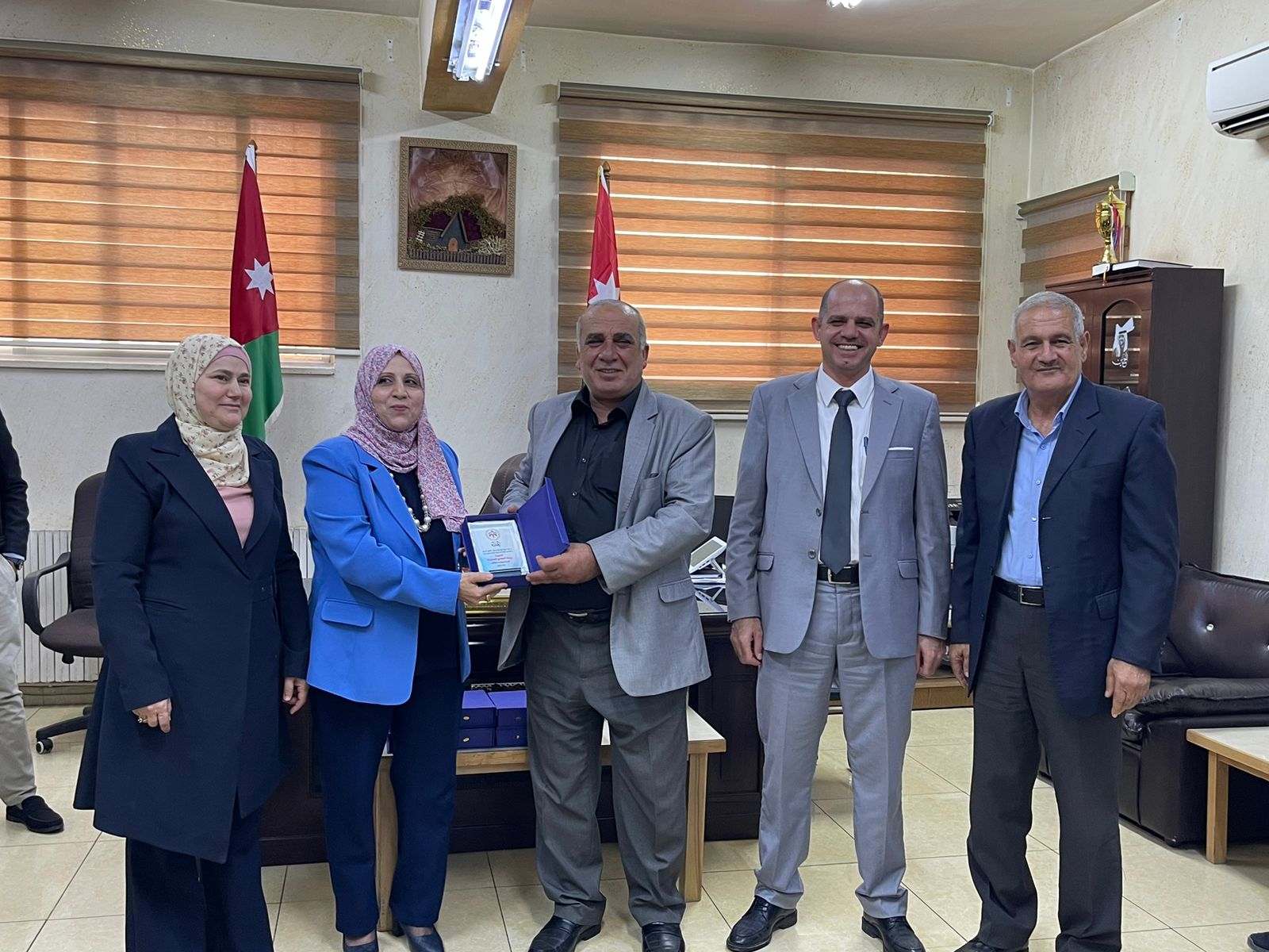 Madar Al-Saa Images 0.5266423347833018