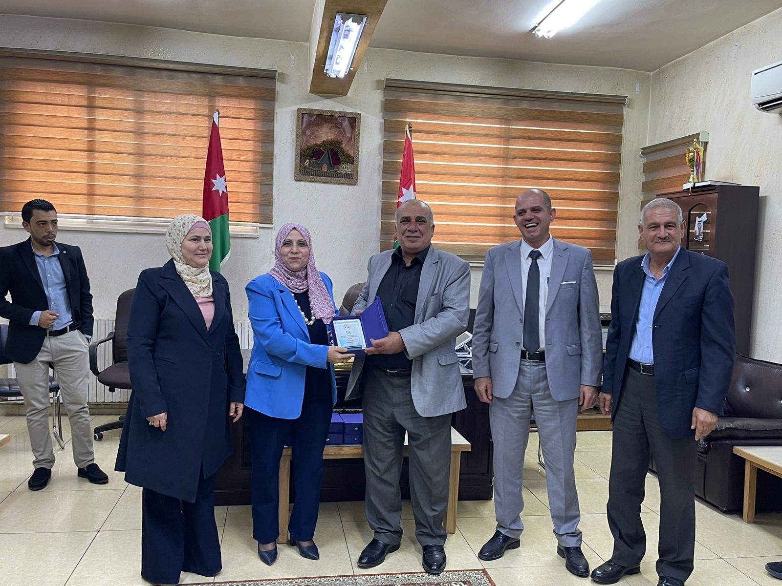 Madar Al-Saa Images 0.6388065689834537