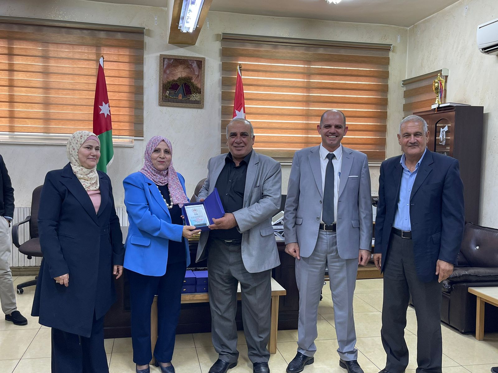 Madar Al-Saa Images 0.4786082610791349