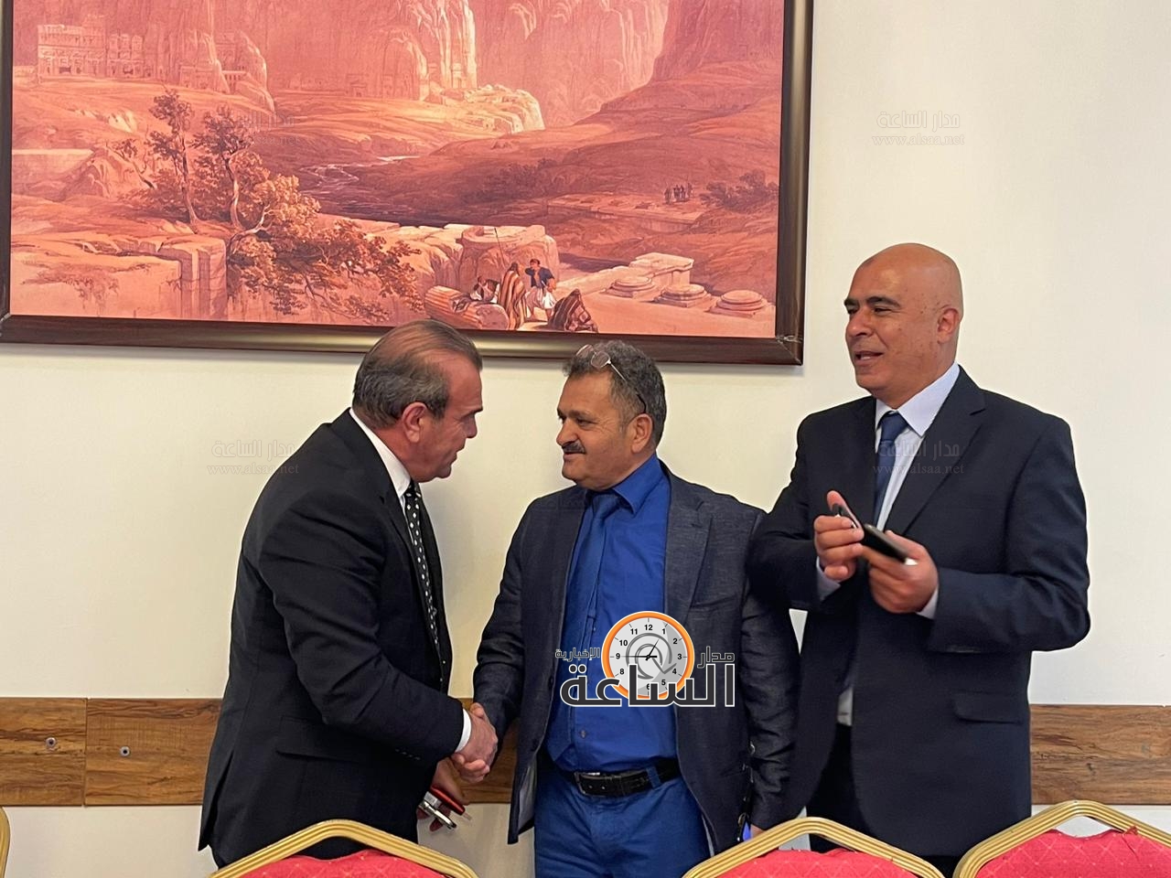 Madar Al-Saa Images 0.8219503192165771