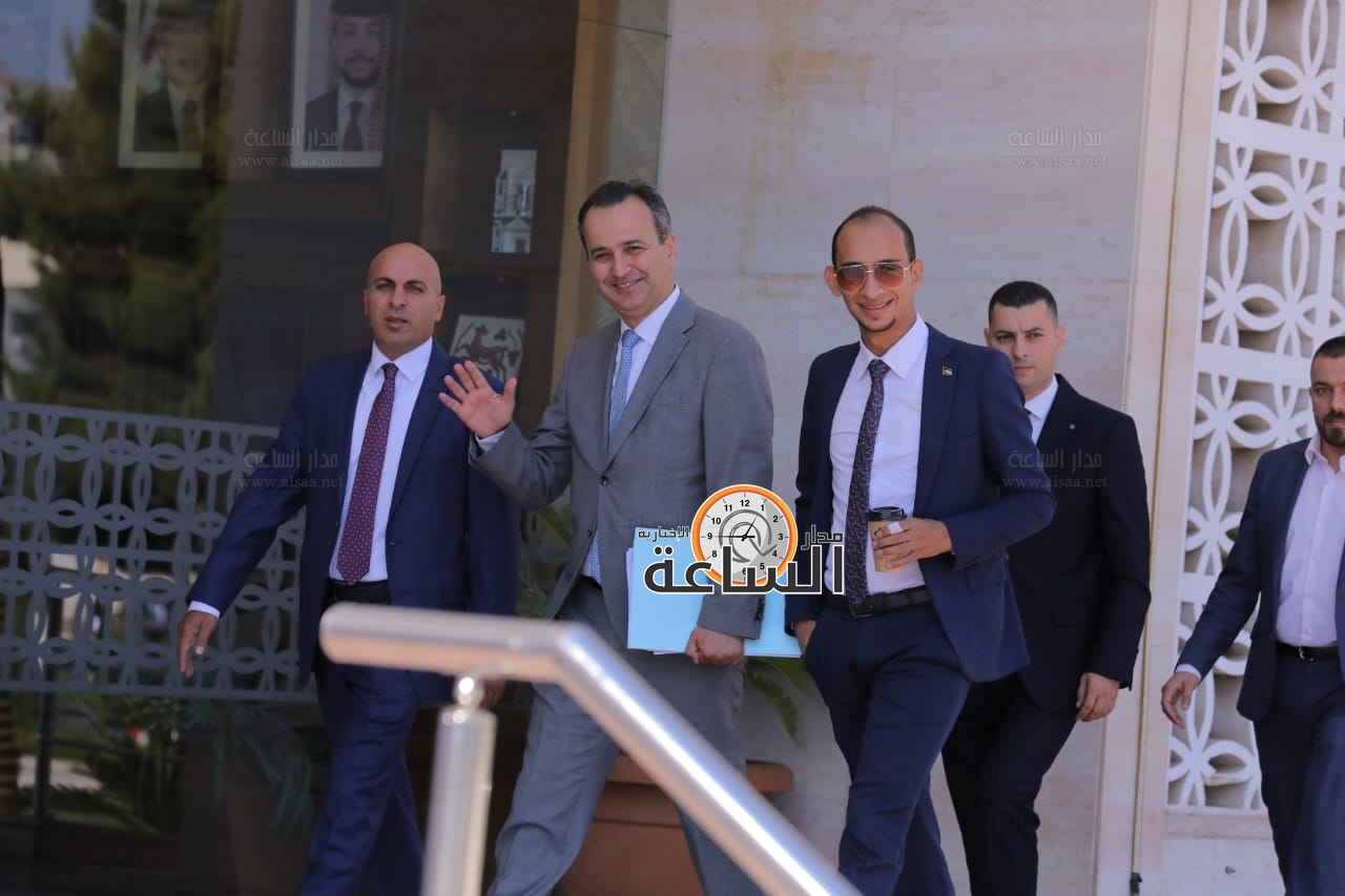 Madar Al-Saa Images 0.6059019660222071