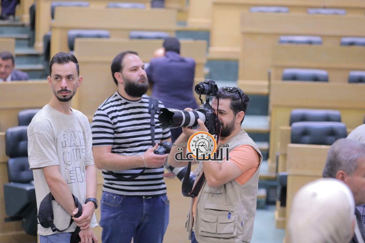 Madar Al-Saa Images 0.14972466569177212