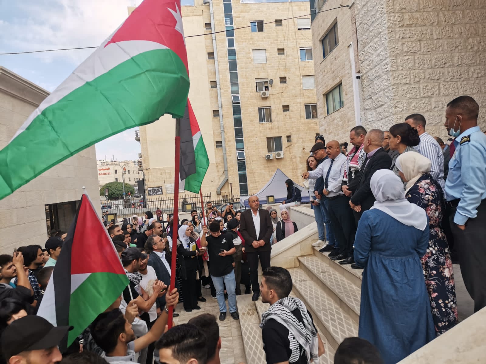 Madar Al-Saa Images 0.6349268454140907