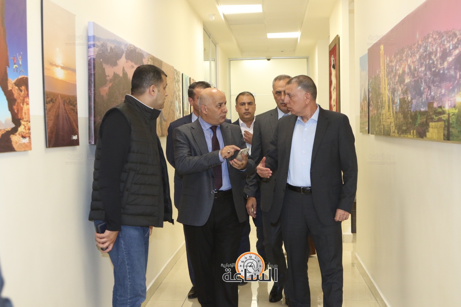 Madar Al-Saa Images 0.7748252492443872