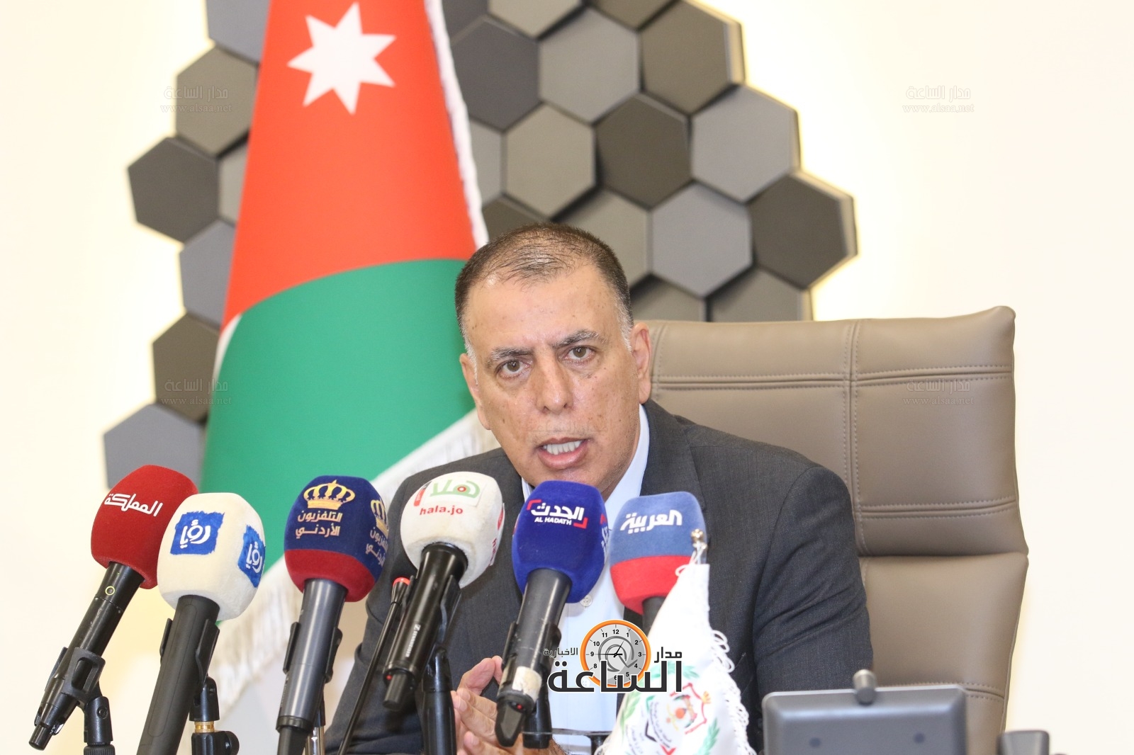 Madar Al-Saa Images 0.9603657733944655