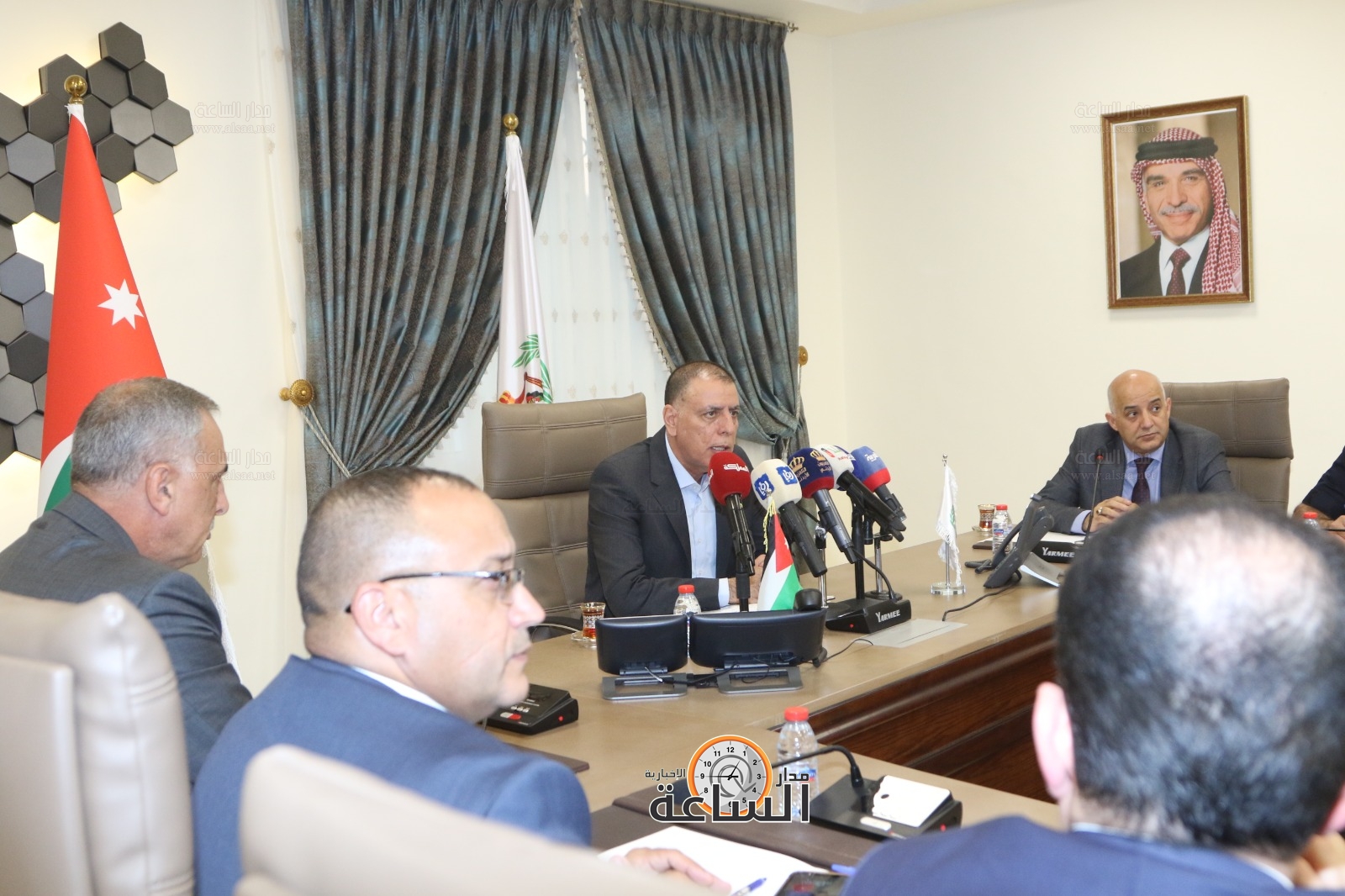 Madar Al-Saa Images 0.38072223752828793