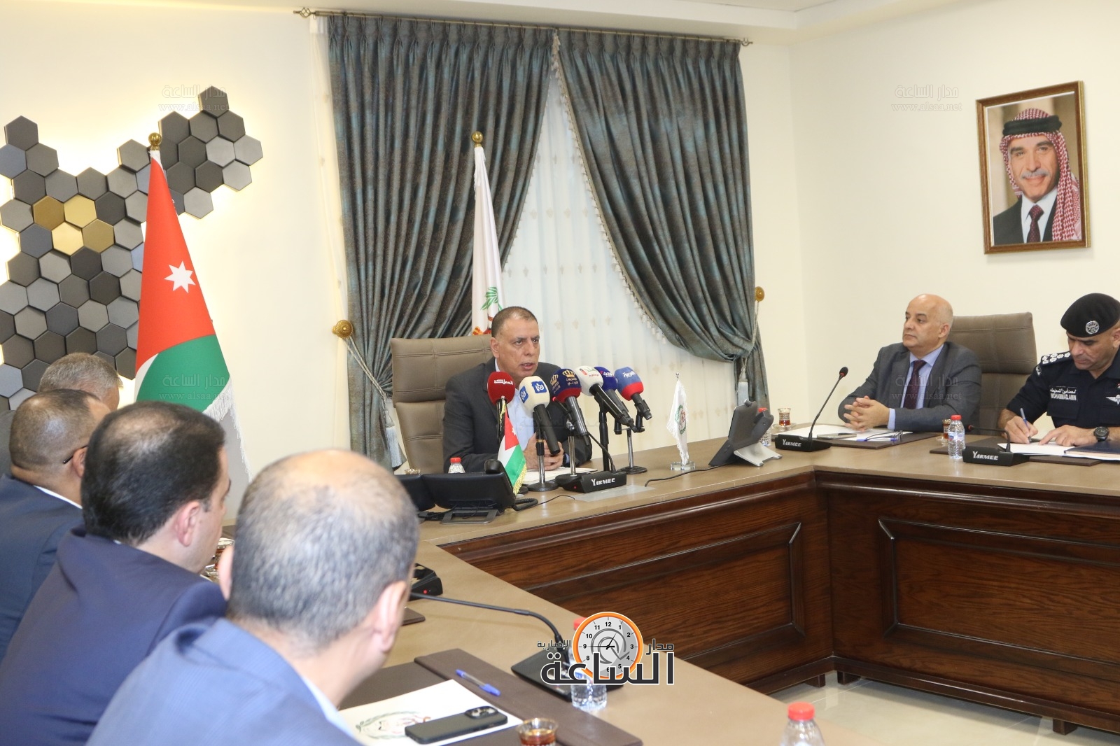 Madar Al-Saa Images 0.165522944134455