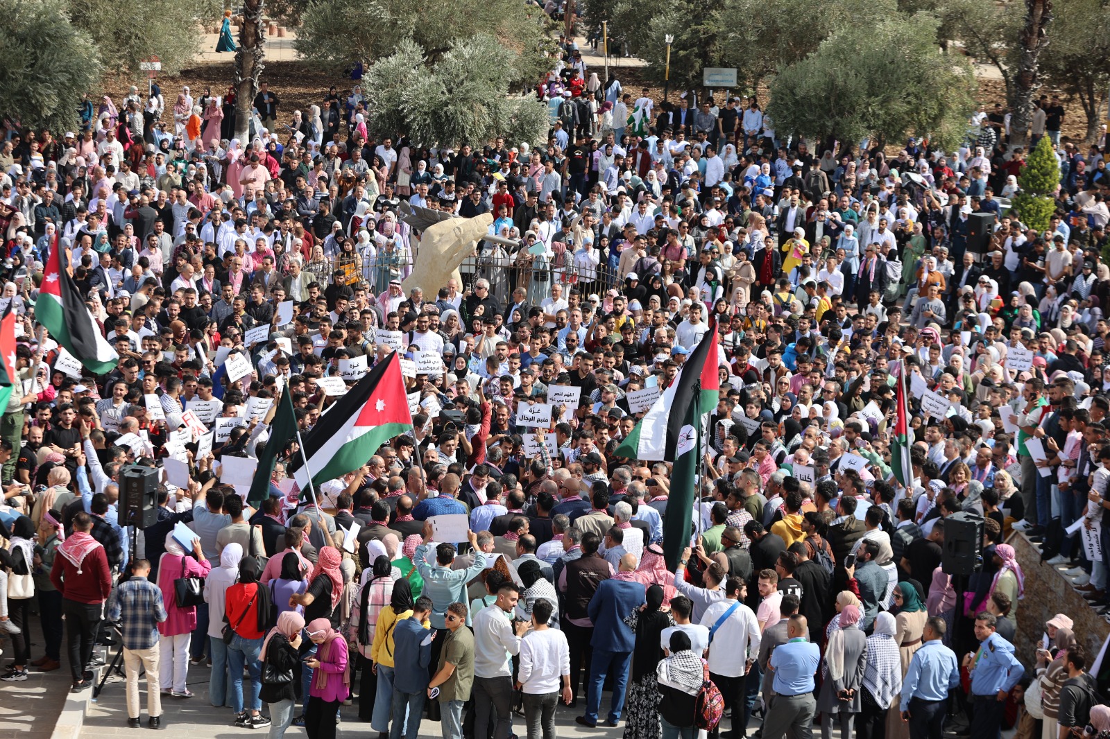 Madar Al-Saa Images 0.059932750603847396