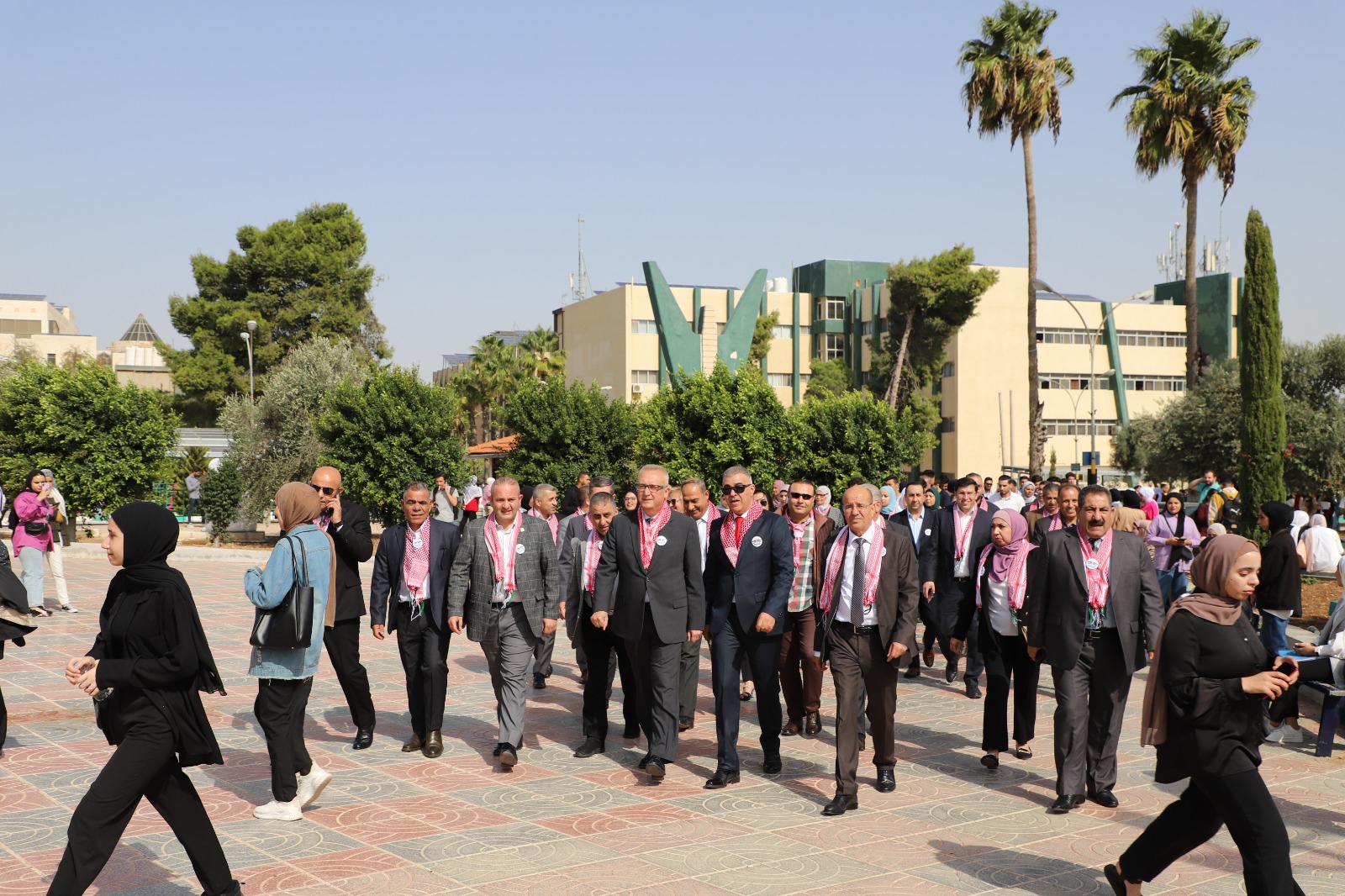 Madar Al-Saa Images 0.4095058408775356