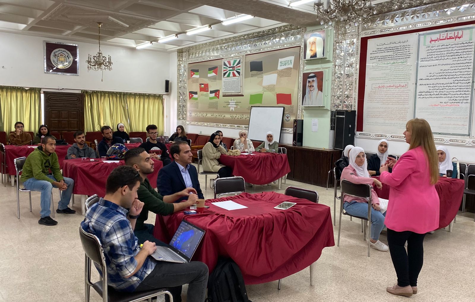 Madar Al-Saa Images 0.8374166634957372