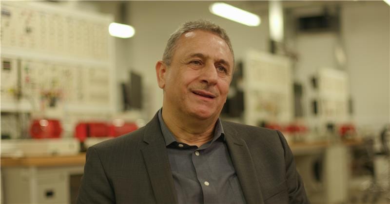 Madar Al-Saa Images 0.7854315381646191