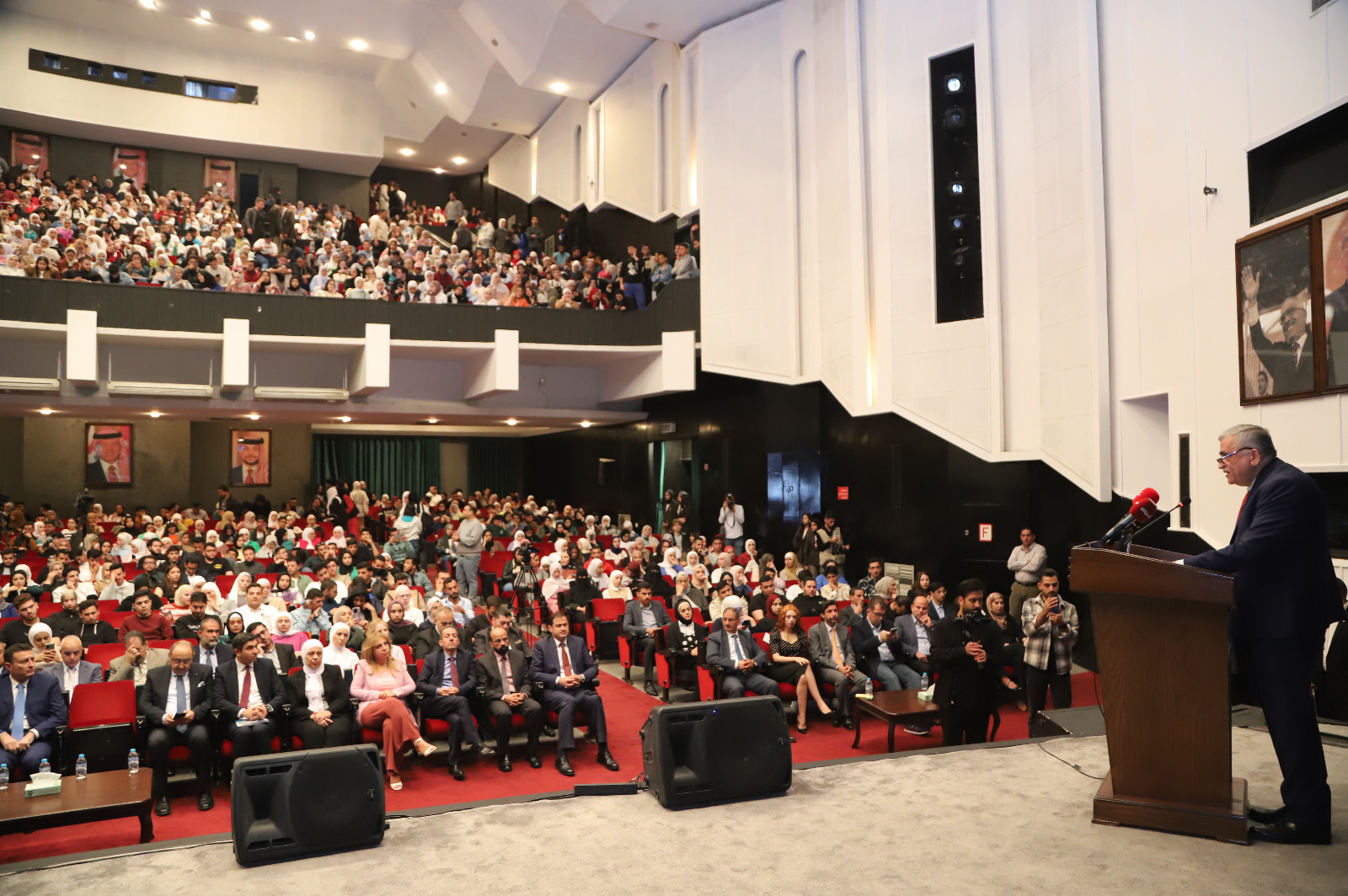 Madar Al-Saa Images 0.9601537770231727