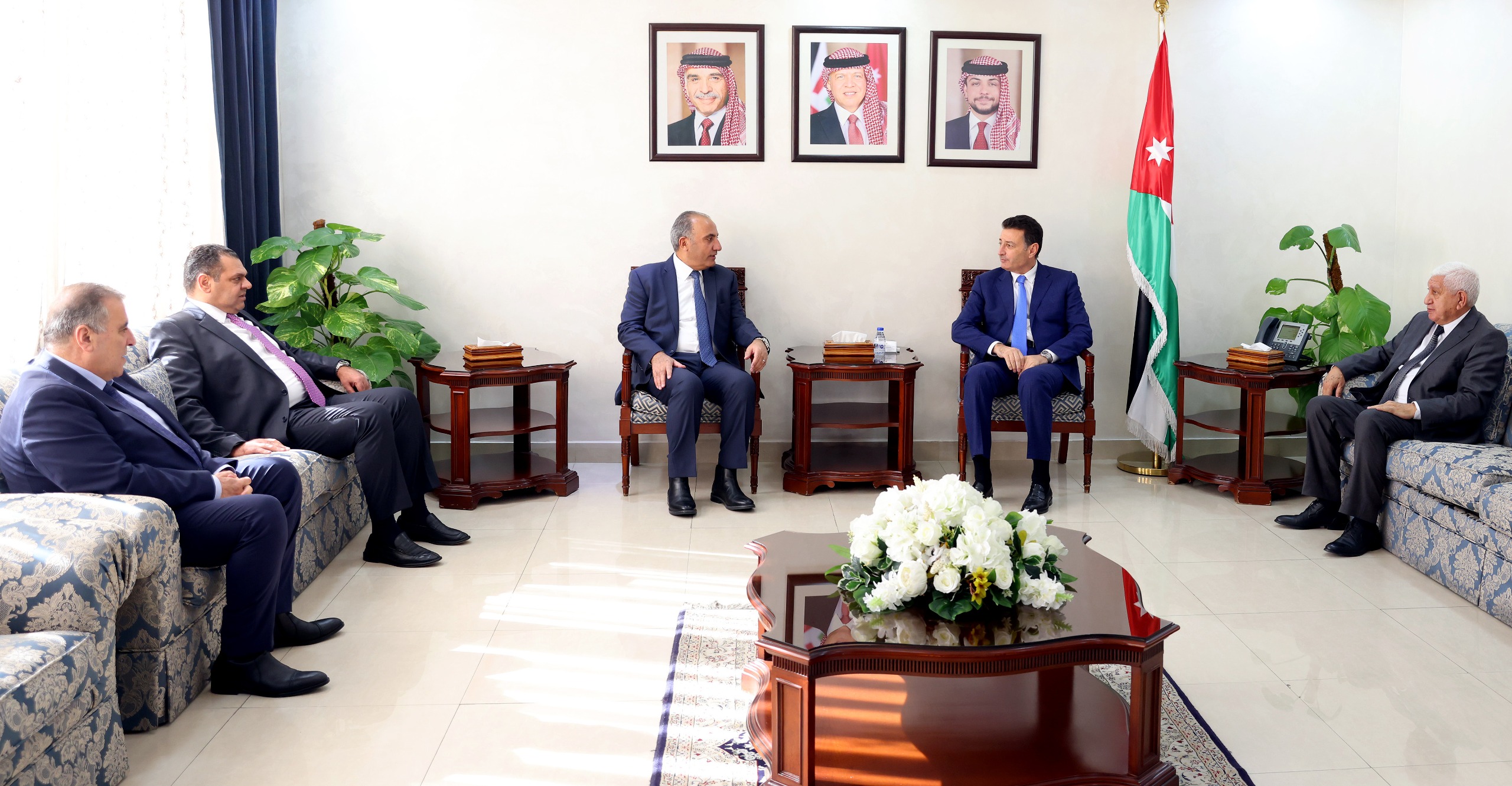 Madar Al-Saa Images 0.5132066338878967