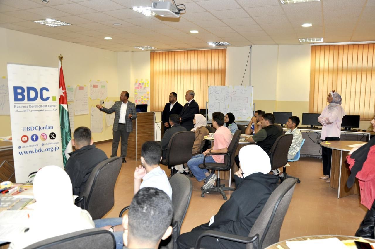 Madar Al-Saa Images 0.0020058700015650466