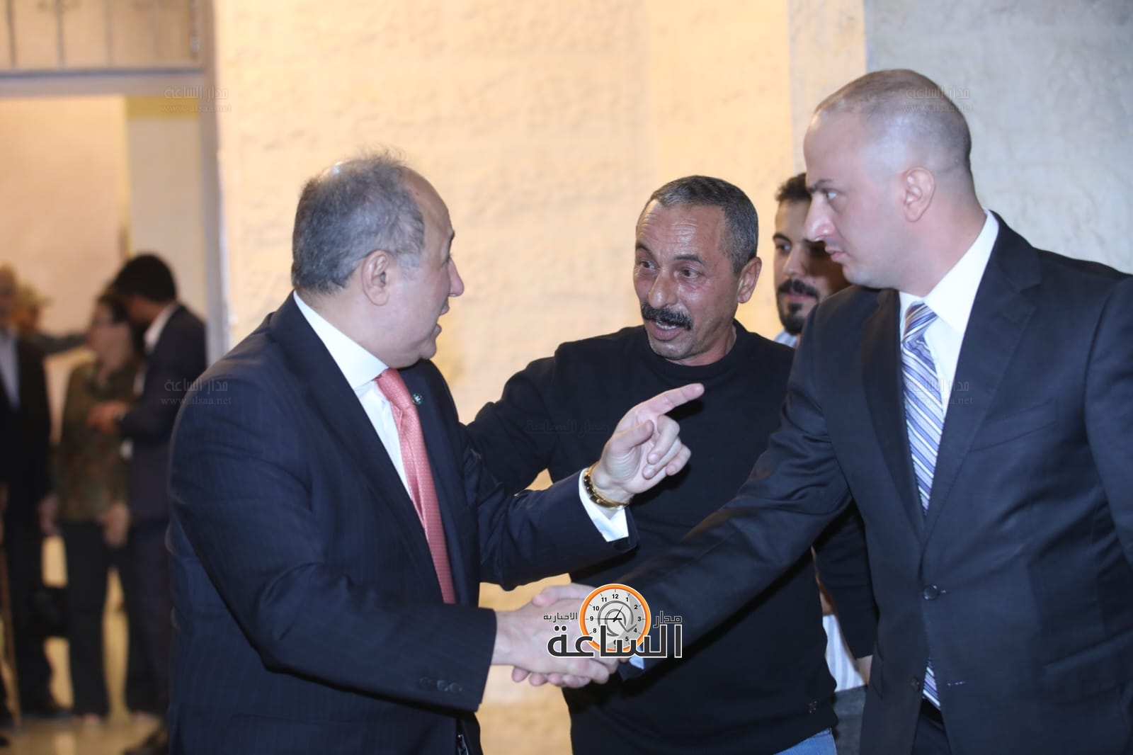 Madar Al-Saa Images 0.4519356848137239