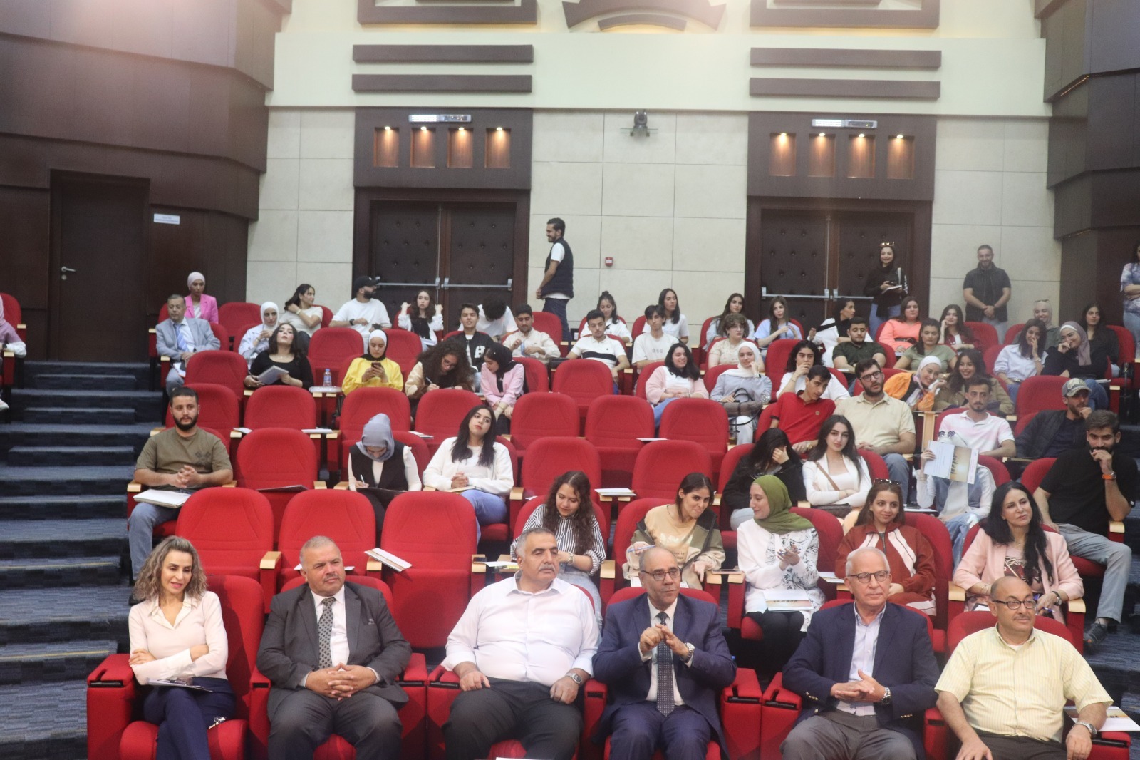 Madar Al-Saa Images 0.37158895487535126