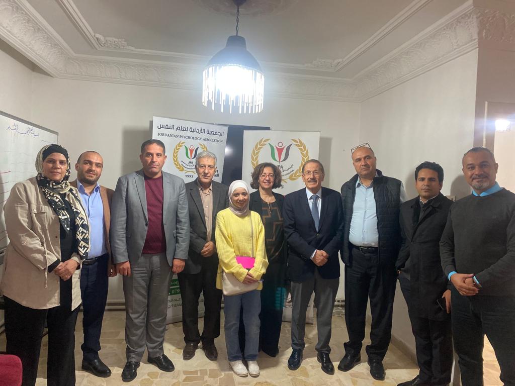 Madar Al-Saa Images 0.3335782617600309