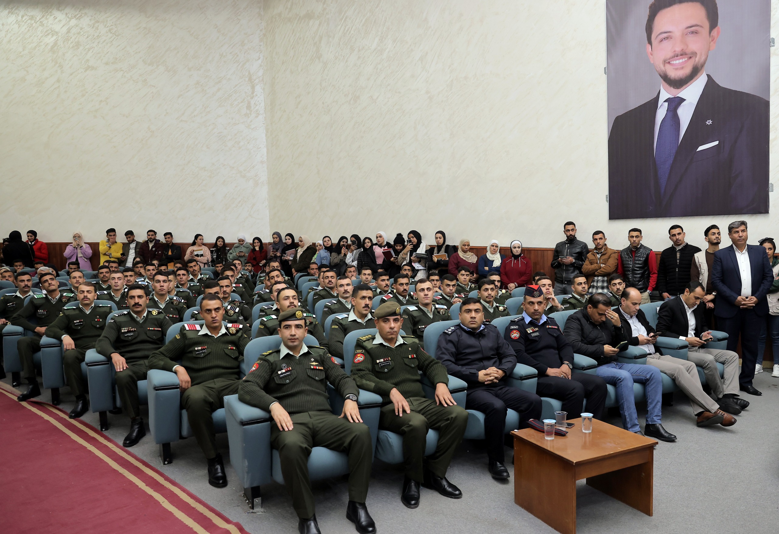 Madar Al-Saa Images 0.8523912168752272