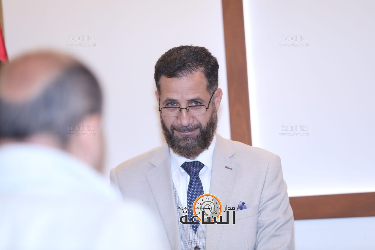 Madar Al-Saa Images 0.8401096326189819