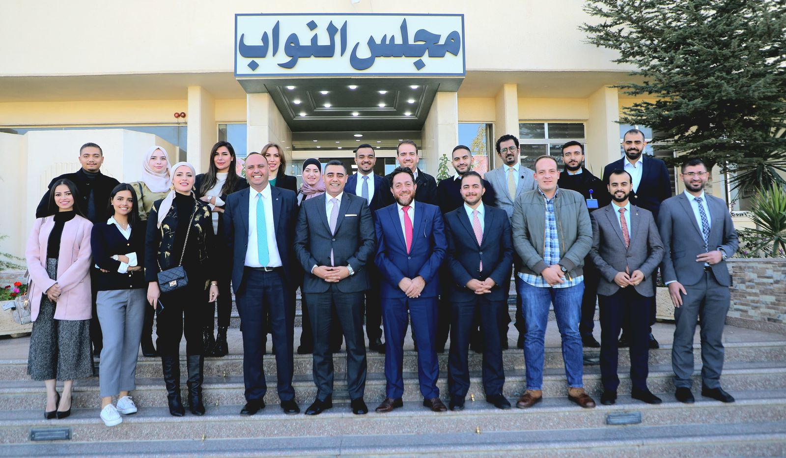 Madar Al-Saa Images 0.512021388040524