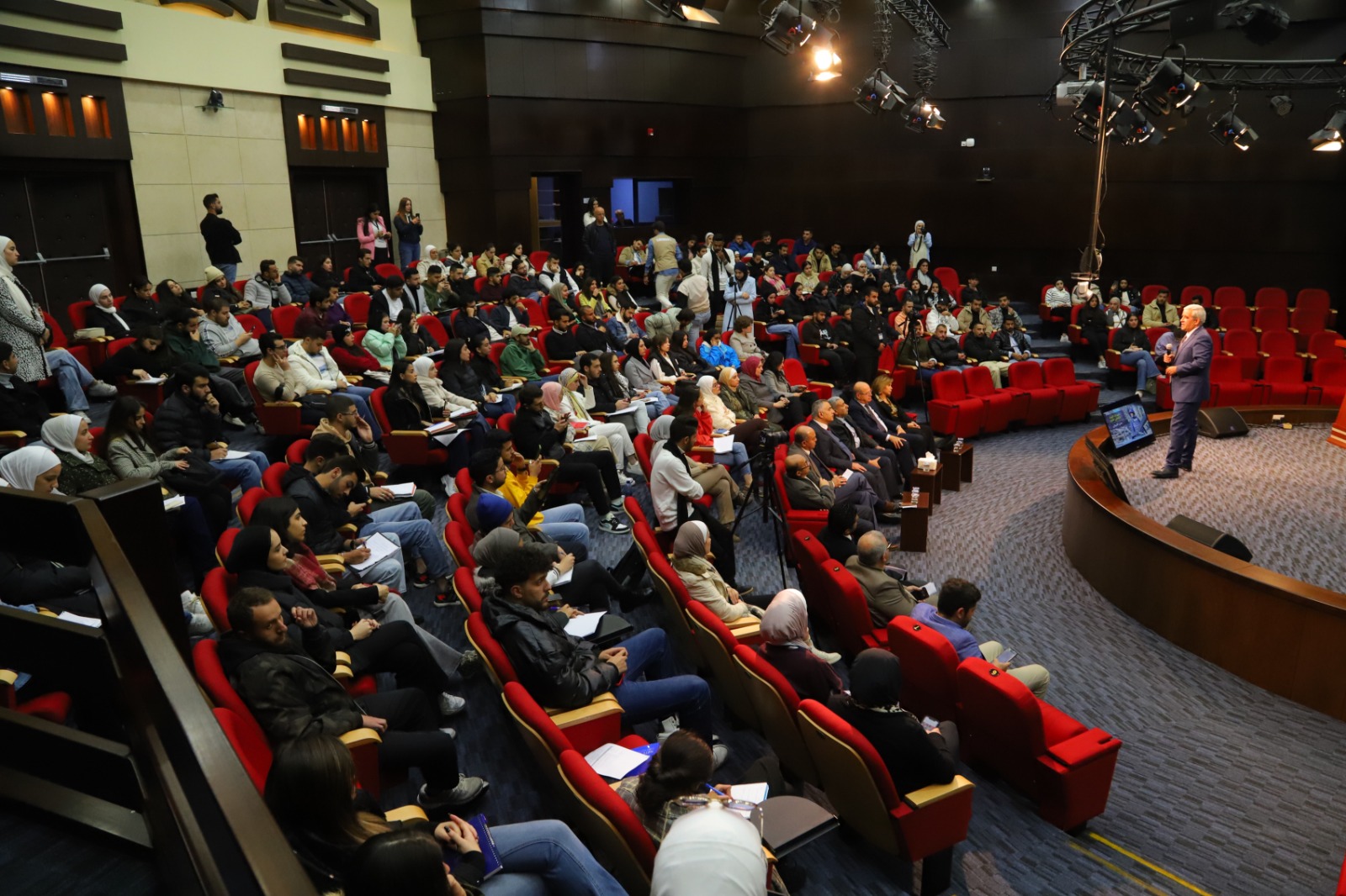 Madar Al-Saa Images 0.9102093511469243