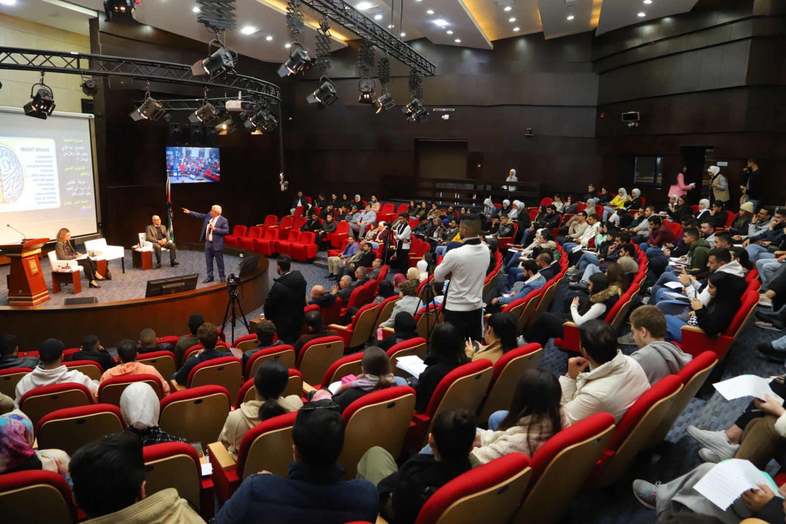 Madar Al-Saa Images 0.3483002729693667