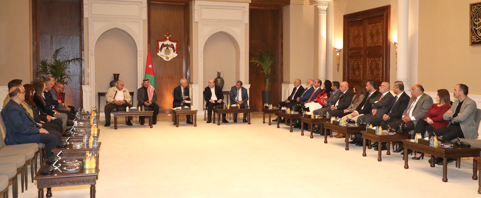 Madar Al-Saa Images 0.254352382659484