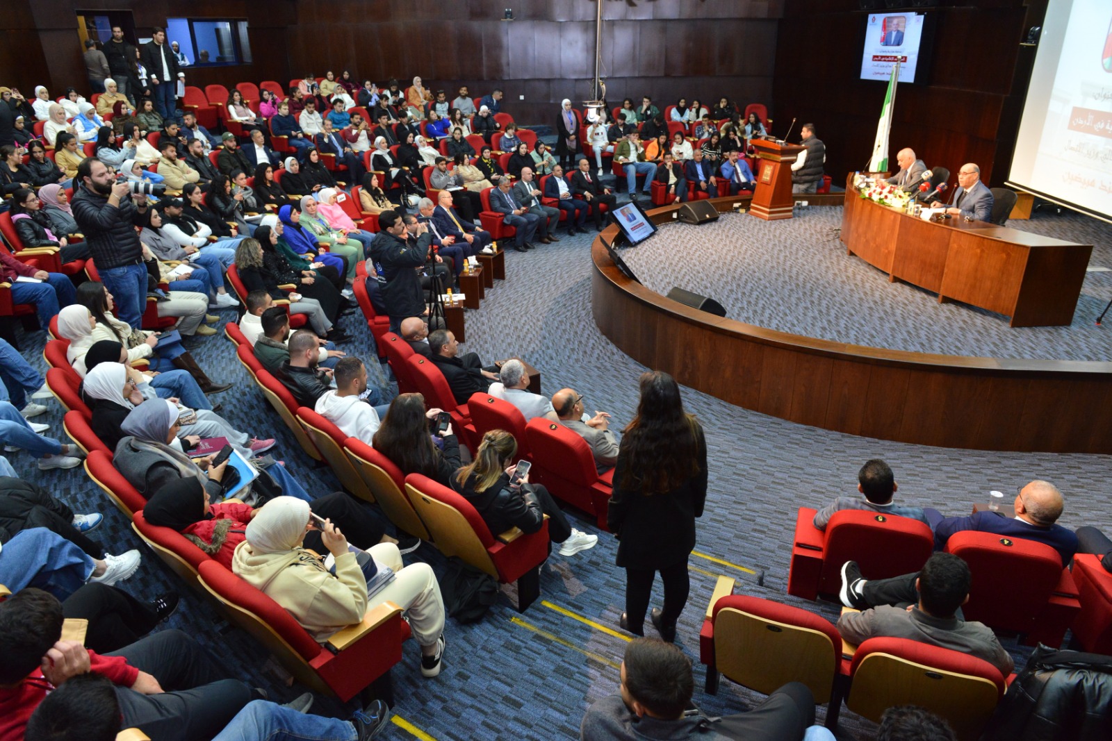 Madar Al-Saa Images 0.5433918076493787