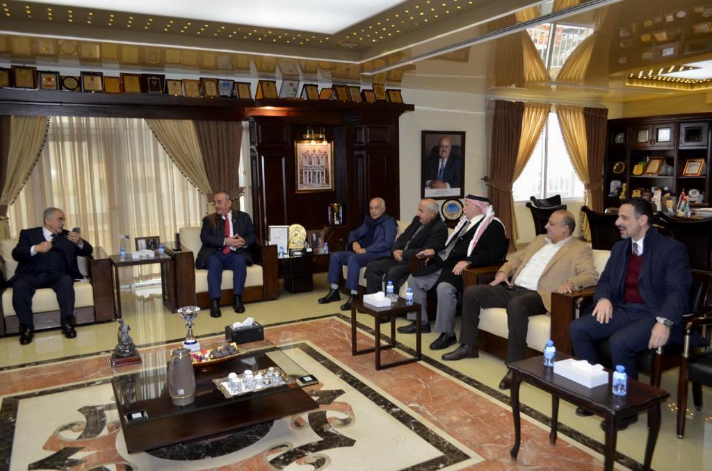 Madar Al-Saa Images 0.6715404047710913