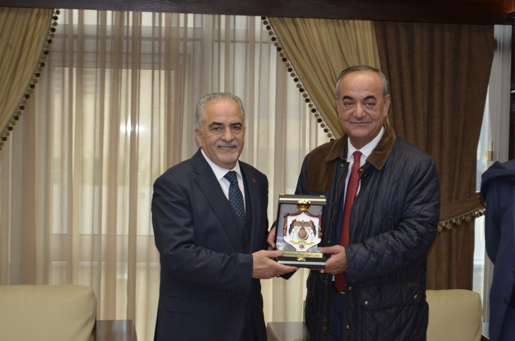 Madar Al-Saa Images 0.7053118066039434