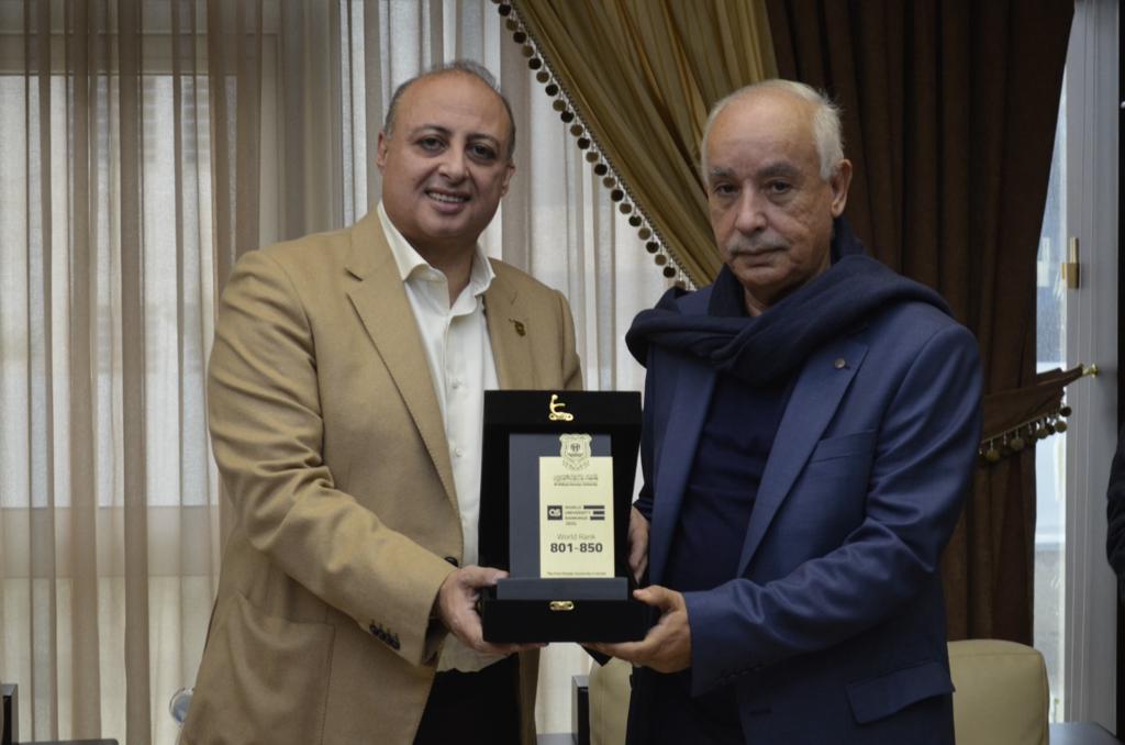 Madar Al-Saa Images 0.3798349828676473