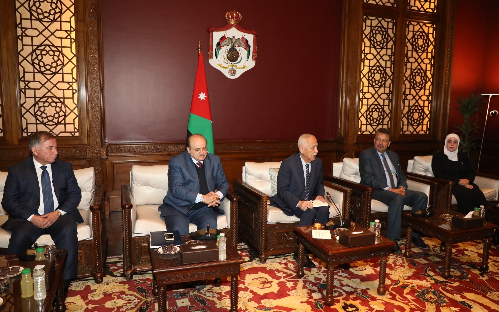 Madar Al-Saa Images 0.8049438635995774