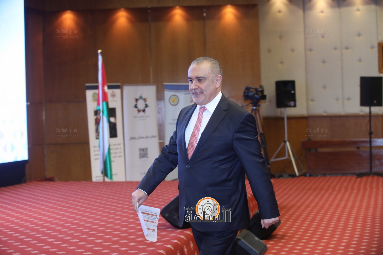 Madar Al-Saa Images 0.3270725593819954