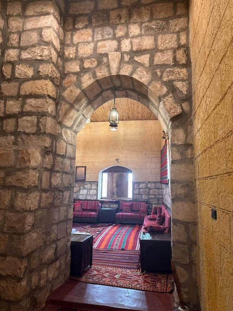 Madar Al-Saa Images 0.14906446375831894