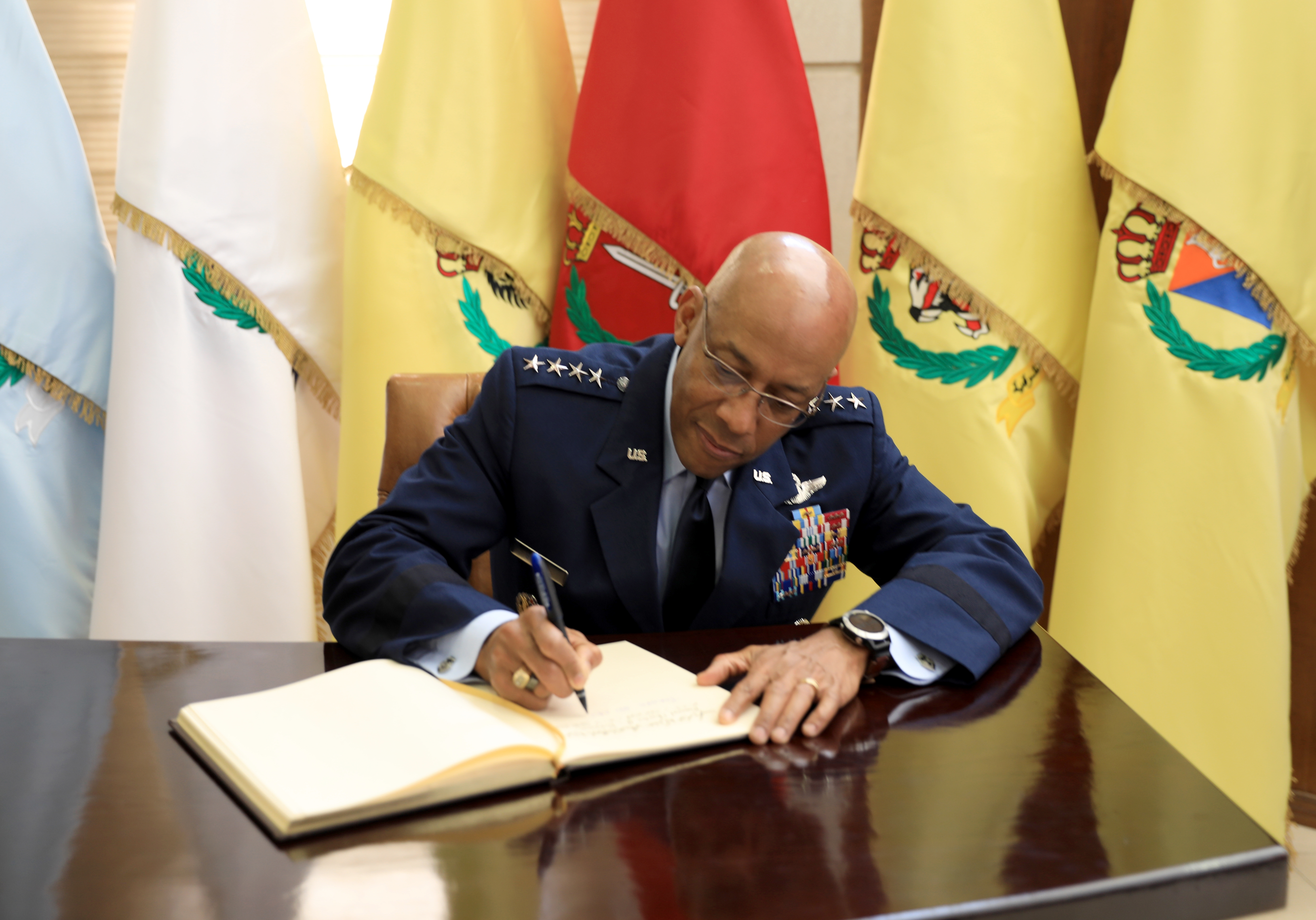 Madar Al-Saa Images 0.1479445172675049