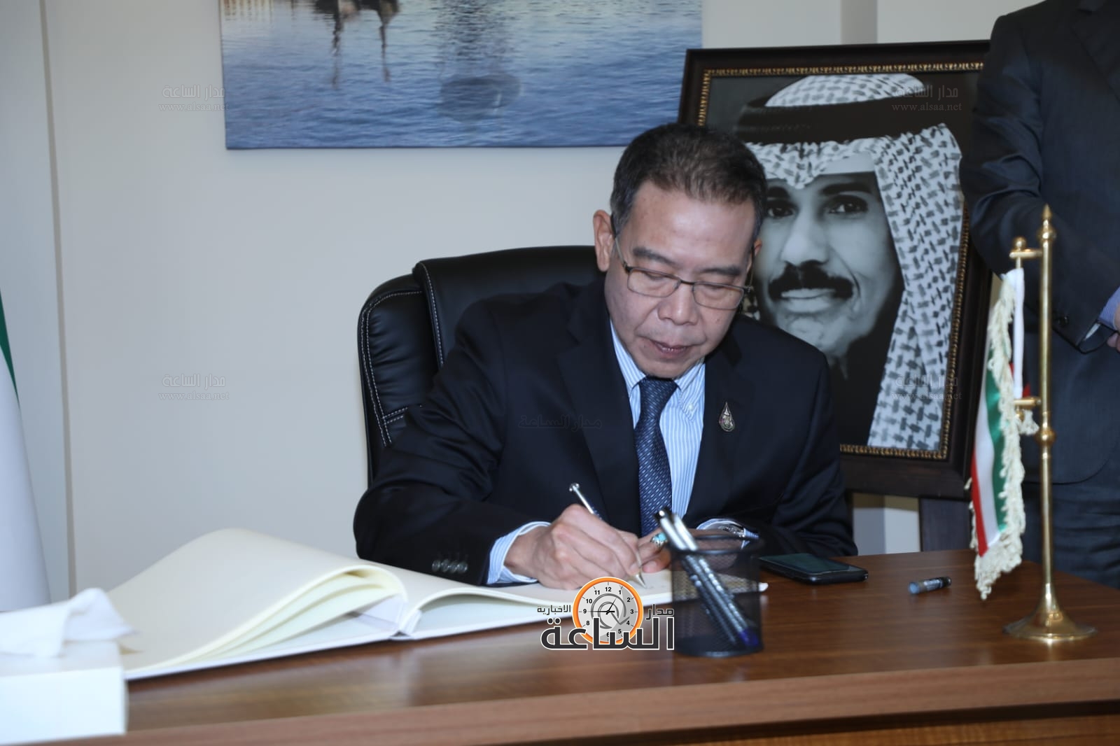 Madar Al-Saa Images 0.28379109680354