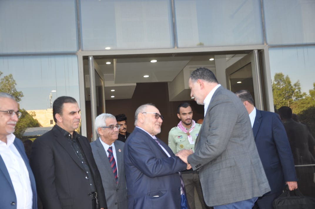 Madar Al-Saa Images 0.6986979535273217