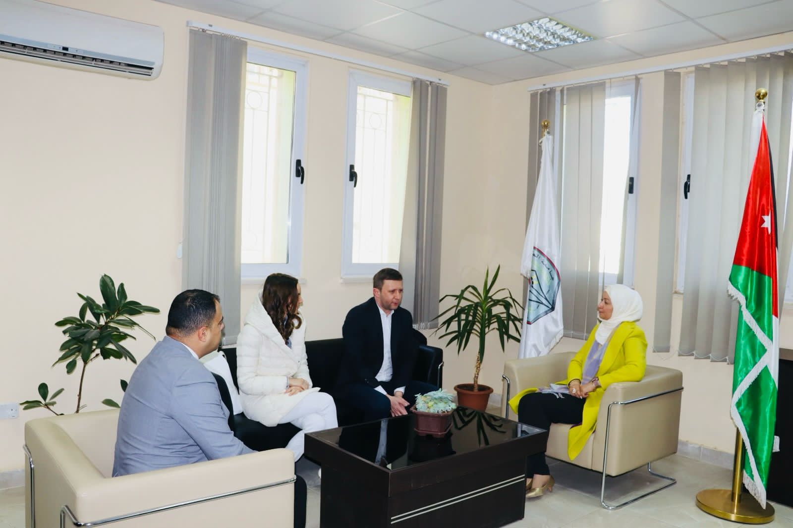 Madar Al-Saa Images 0.4383843161825203