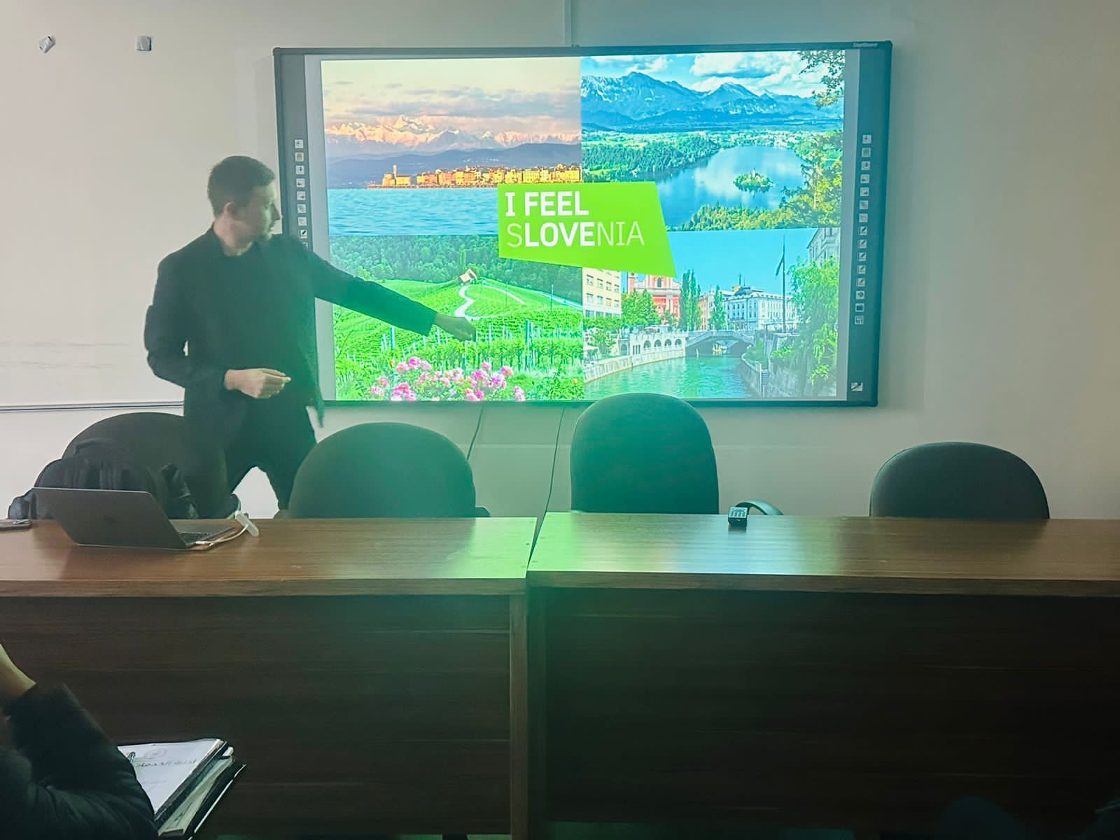 Madar Al-Saa Images 0.554139437108012