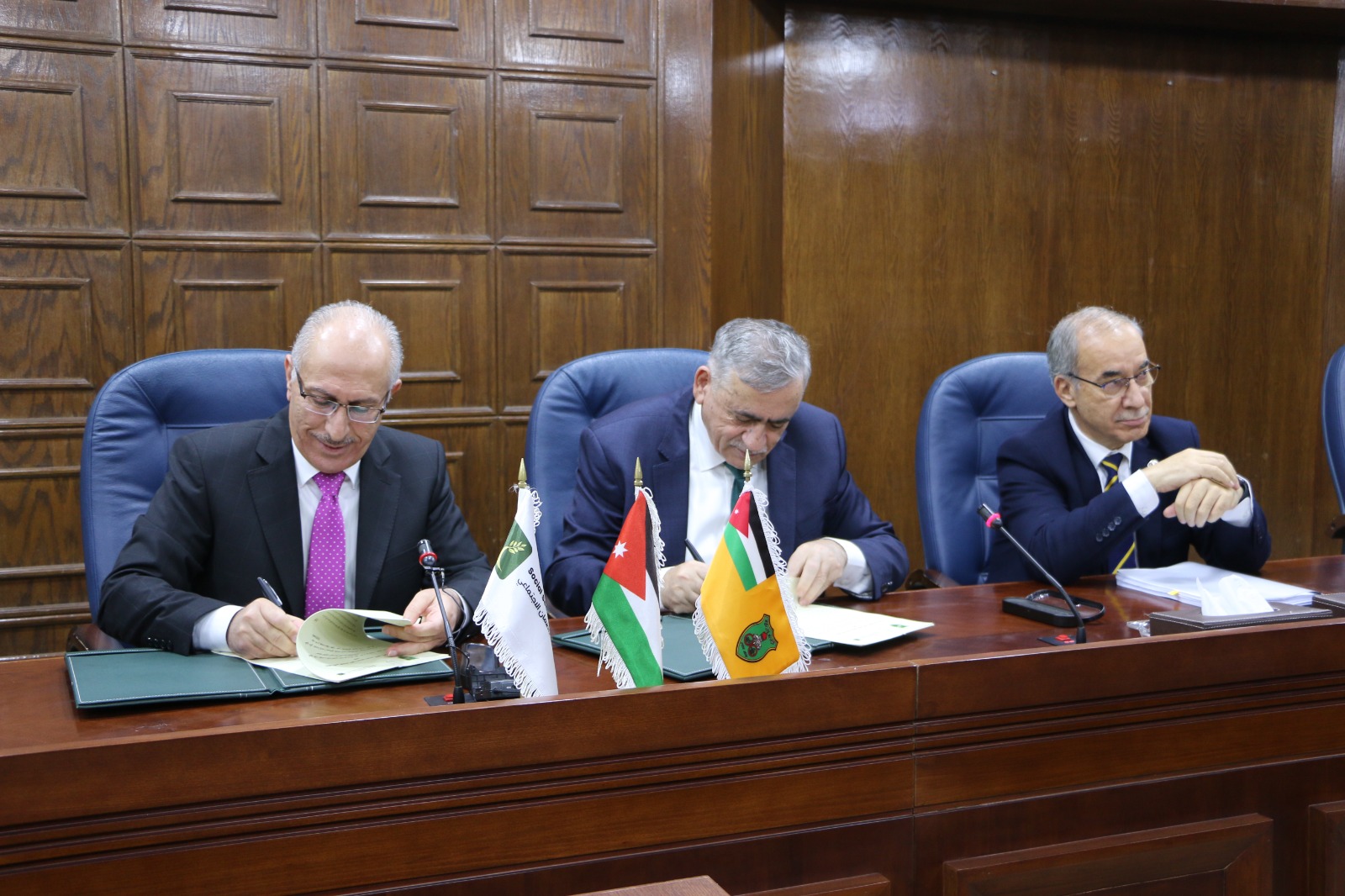 Madar Al-Saa Images 0.8716943321029356