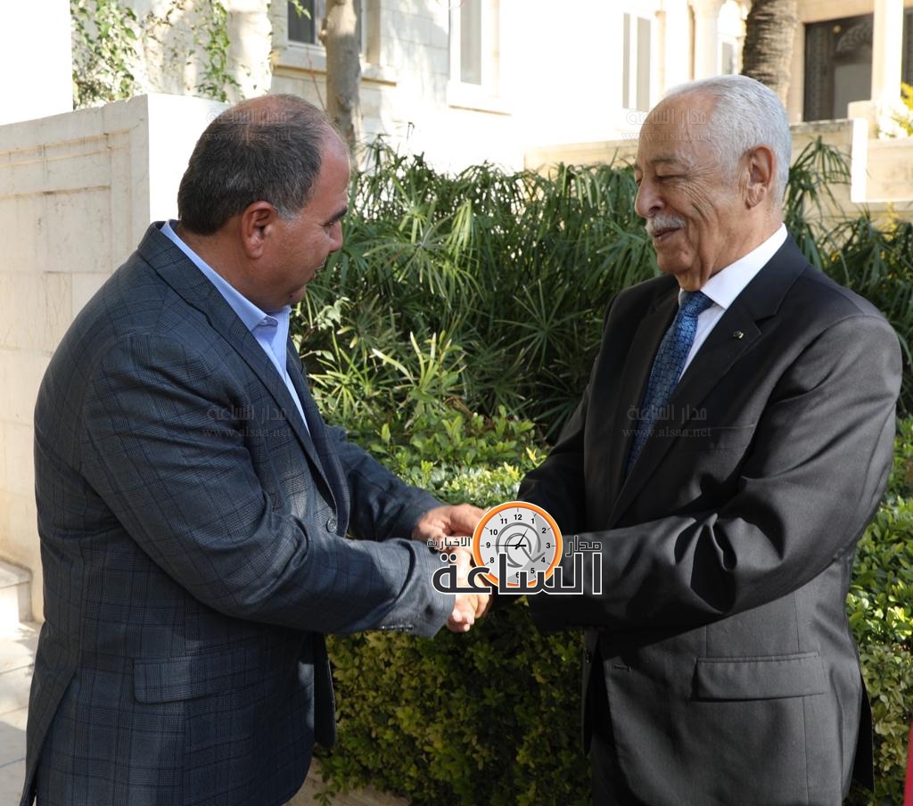 Madar Al-Saa Images 0.7406196022029694