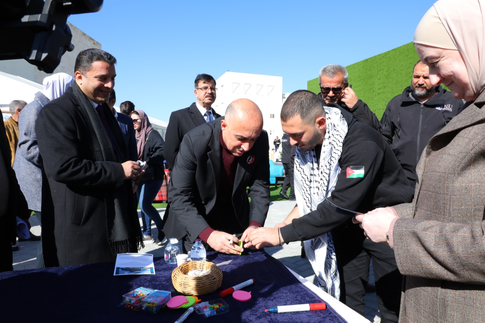 Madar Al-Saa Images 0.9367991395429569