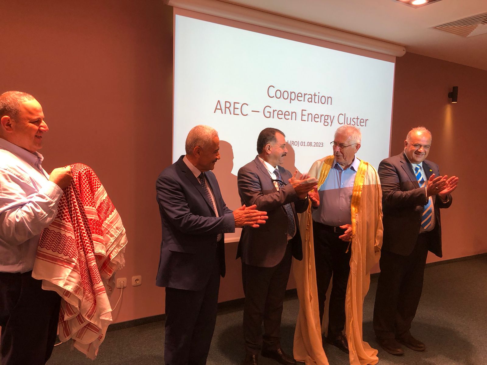 Madar Al-Saa Images 0.6304448973088643