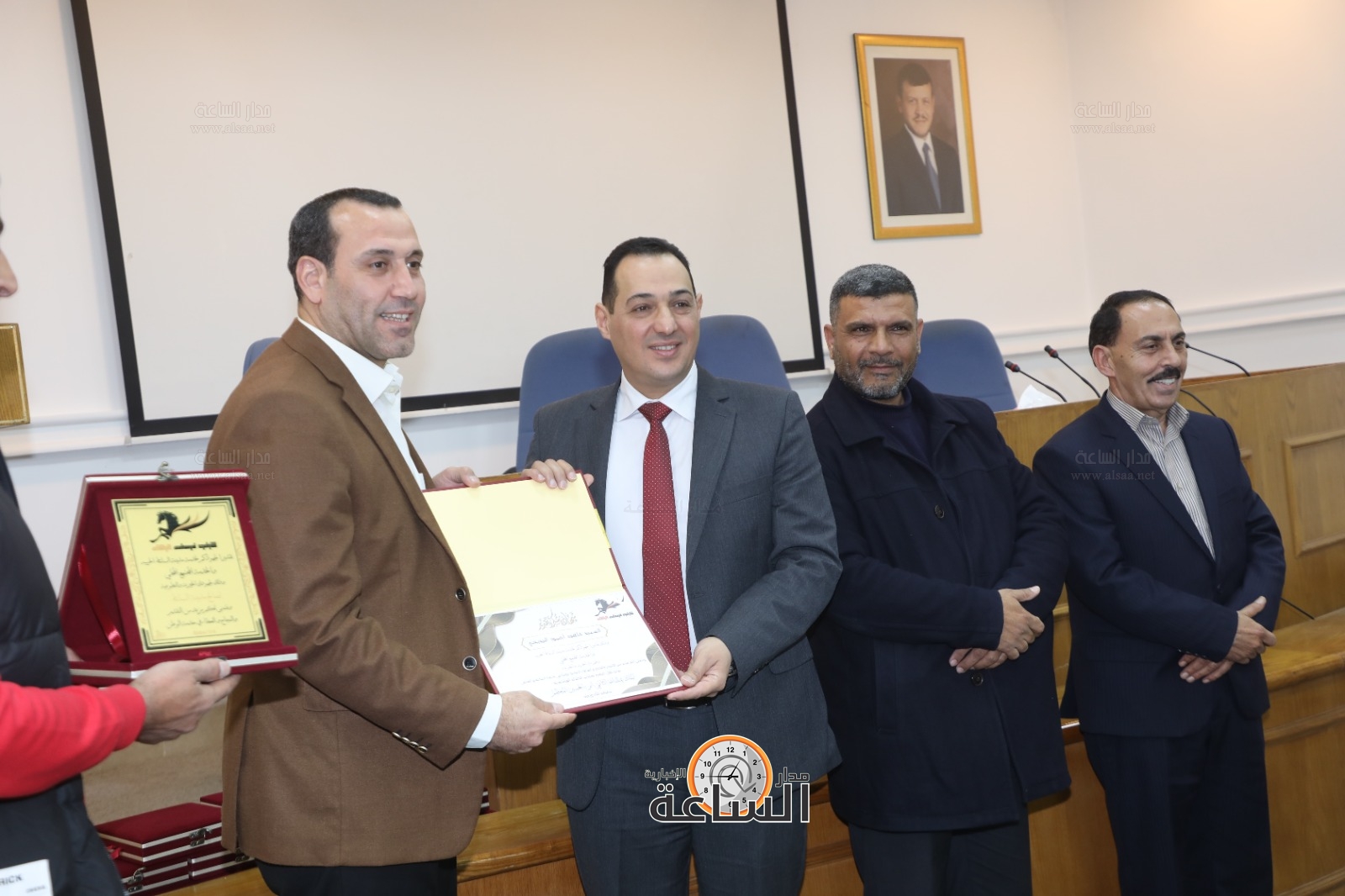 Madar Al-Saa Images 0.6045175300537469