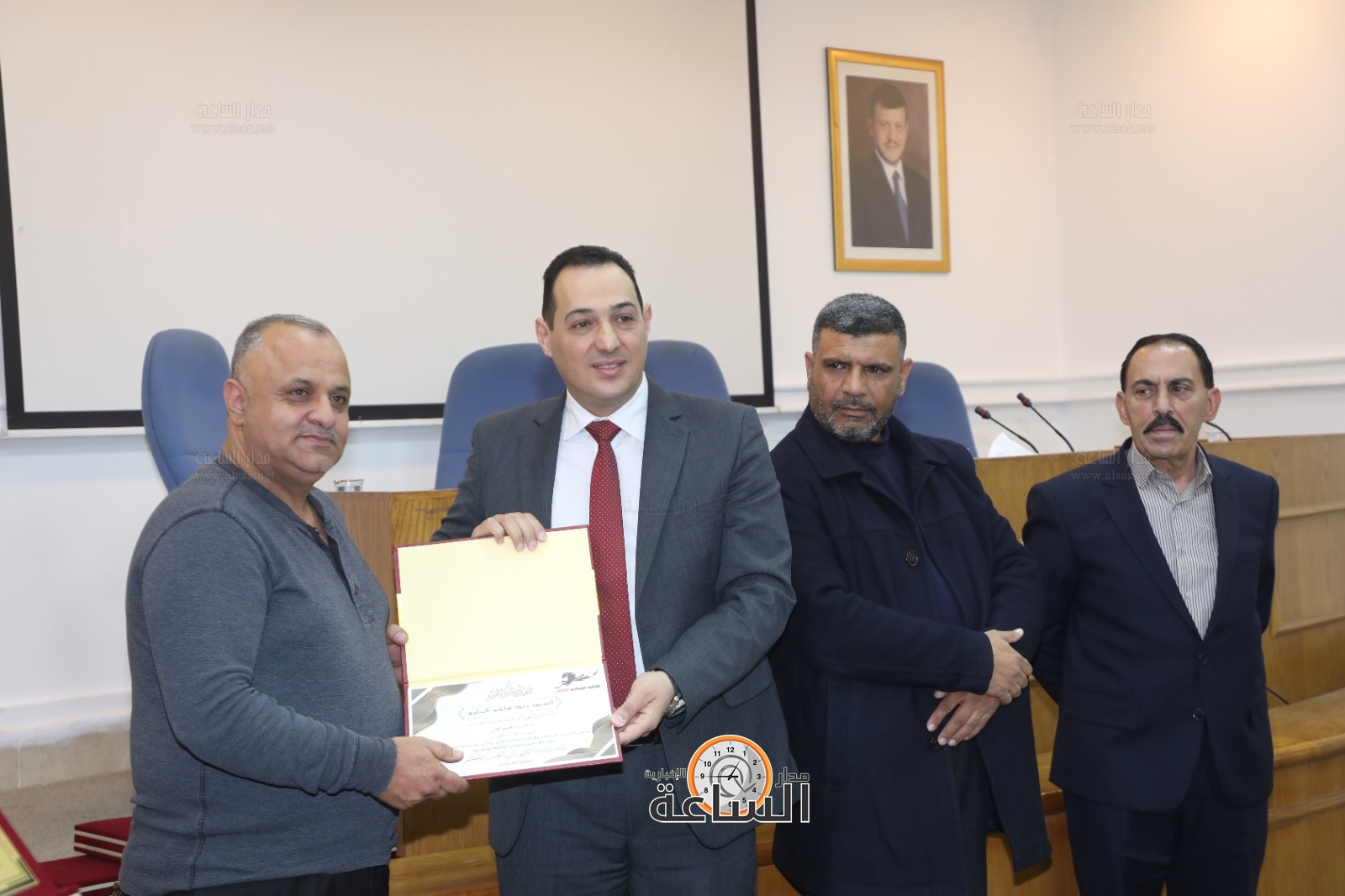 Madar Al-Saa Images 0.8071310357433241