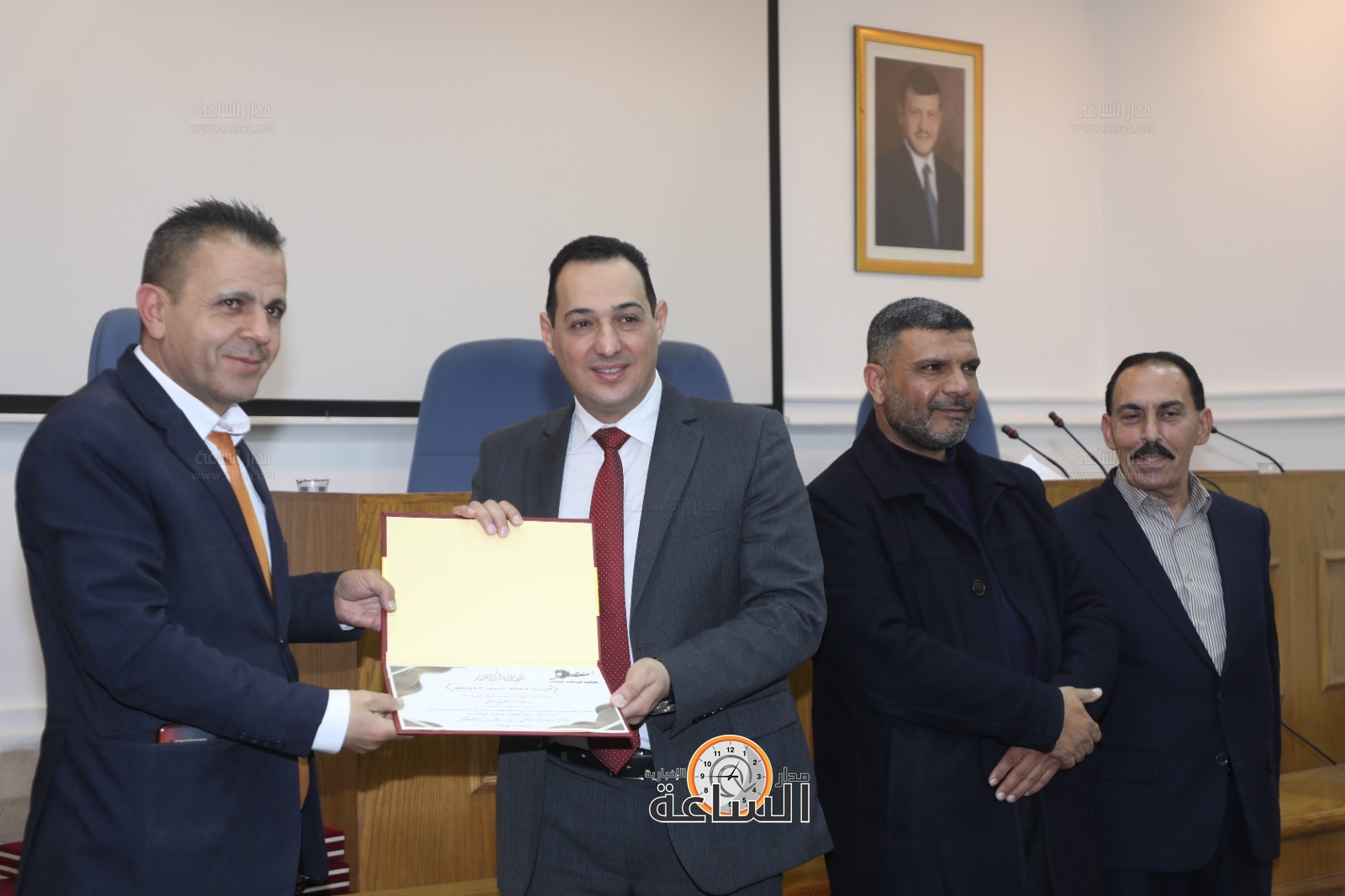 Madar Al-Saa Images 0.4142430141248934