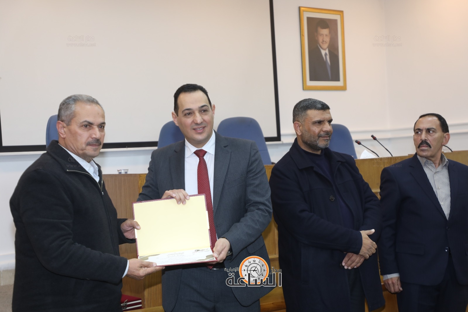 Madar Al-Saa Images 0.4337171391698318