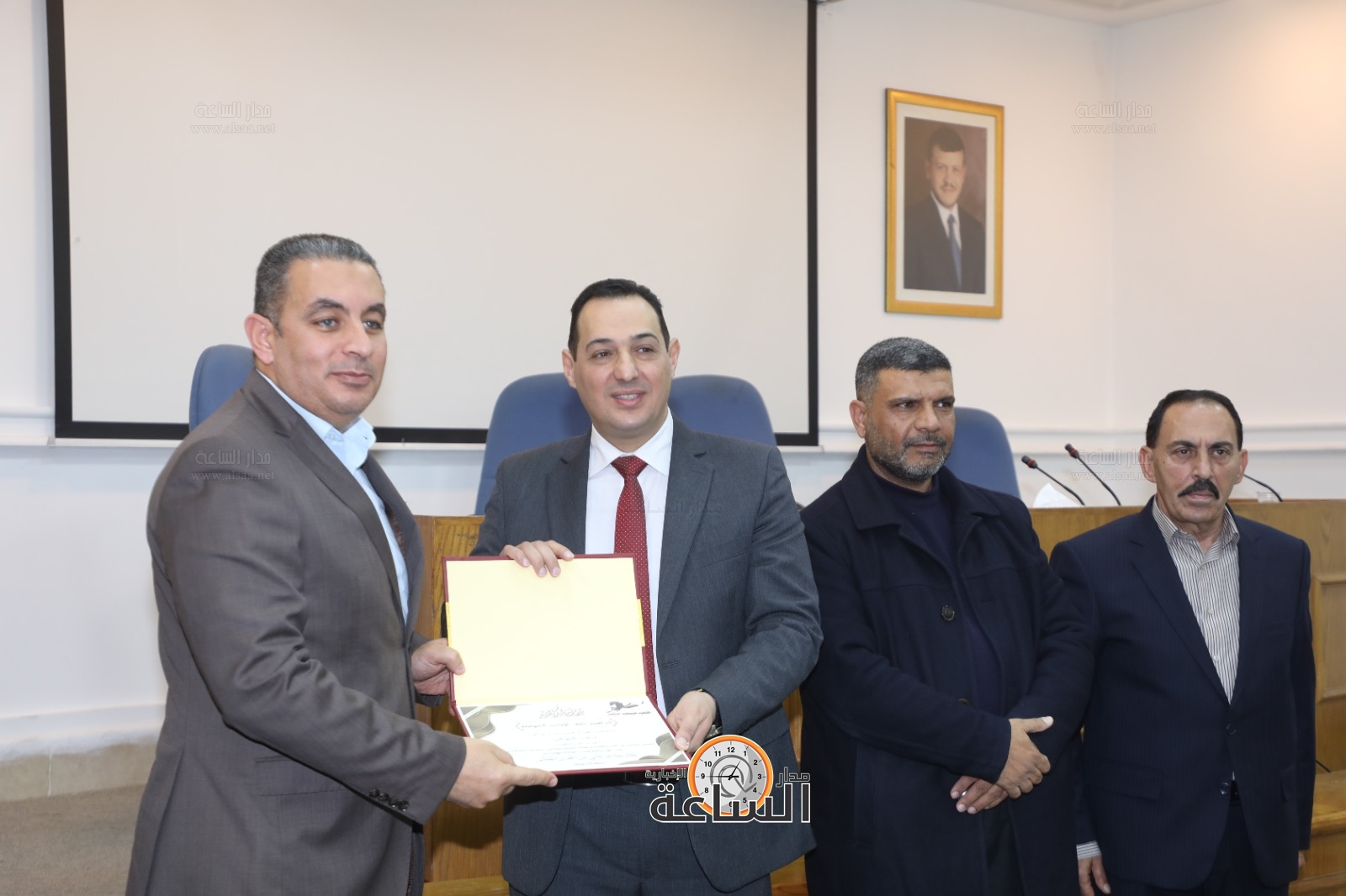 Madar Al-Saa Images 0.749989355269044