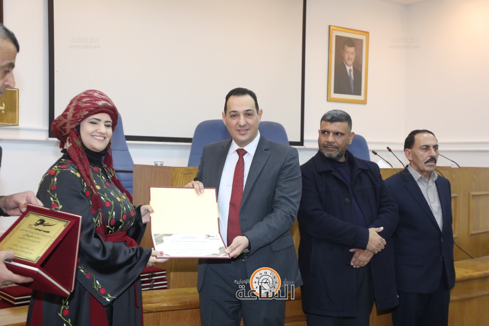 Madar Al-Saa Images 0.2473388053491823